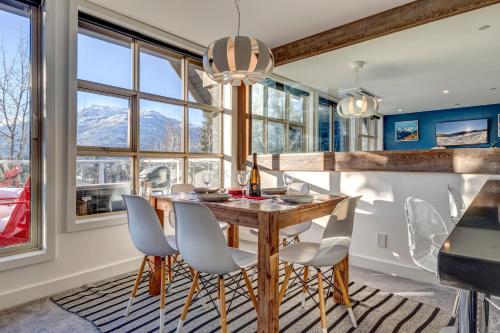 THE LOOKOUT PENTHOUSE // a luxe suite in Whistler in Whistler, Canada
