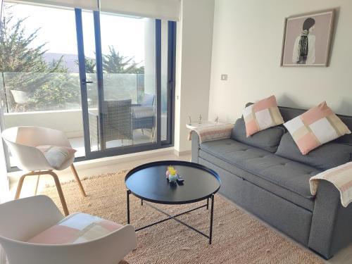 Departamento nuevo full amoblado con espectacular vista a las dunas in Concon