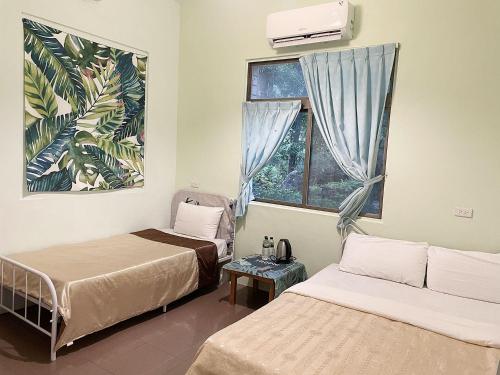 Standard Triple Room image 2
