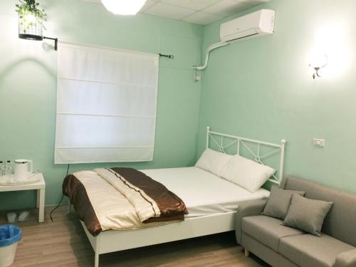 Standard Double Room image 2