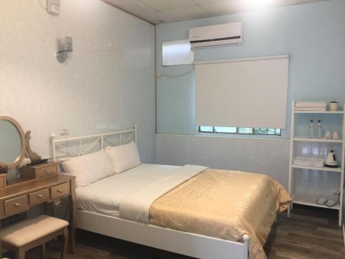 Standard Double Room image 4