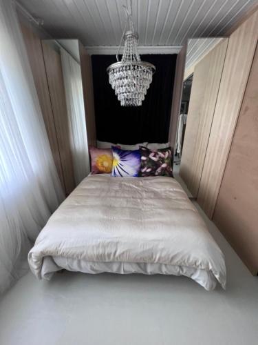 Et steinkast unna tog og ferje terminal, 3 soverom 2 bad Et steinkast unna tog og ferje terminal, 3 soverom 2 bad