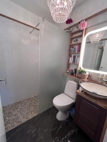 Et steinkast unna tog og ferje terminal, 3 soverom 2 bad Et steinkast unna tog og ferje terminal, 3 soverom 2 bad