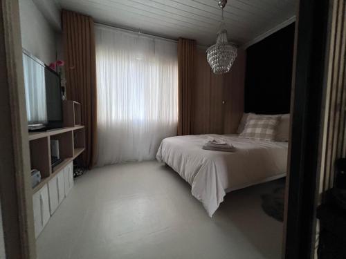 Et steinkast unna tog og ferje terminal, 3 soverom 2 bad Et steinkast unna tog og ferje terminal, 3 soverom 2 bad