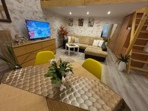 Ararat Apartman - Tap to explore photos