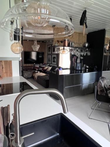 Et steinkast unna tog og ferje terminal, 3 soverom 2 bad Et steinkast unna tog og ferje terminal, 3 soverom 2 bad