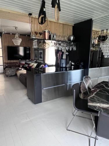 Et steinkast unna tog og ferje terminal, 3 soverom 2 bad Et steinkast unna tog og ferje terminal, 3 soverom 2 bad