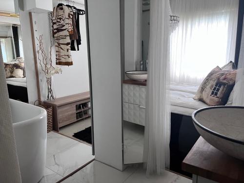 Et steinkast unna tog og ferje terminal, 3 soverom 2 bad Et steinkast unna tog og ferje terminal, 3 soverom 2 bad