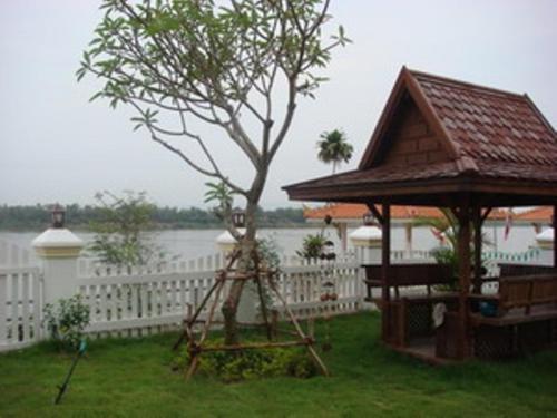 Garden, Keerawan House Rim Khong in Phon Phisai