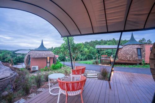 2Someplace Resort in Mae Lao
