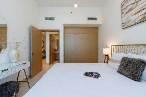 Cozy and Stunning Waterfront One Bed, Dubai (photo 3)