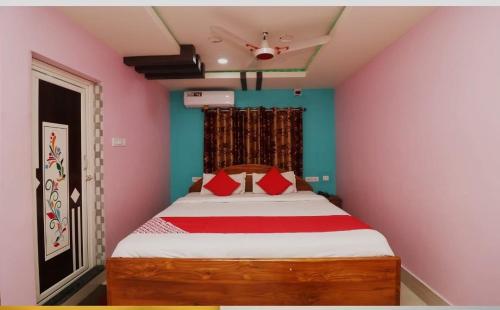 1 queen bed, 1 twin bed