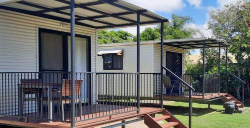 Blue Dolphin Caravan Park Yeppoon in 耶蓬