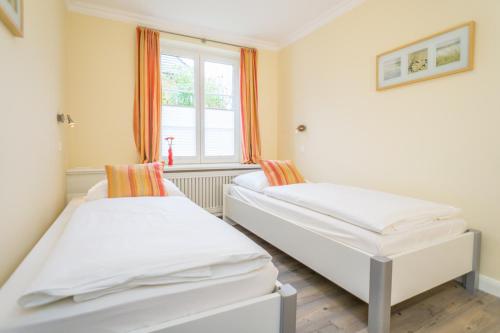 Friesenhaus Germania Ferienwohnung Fenya - image 5
