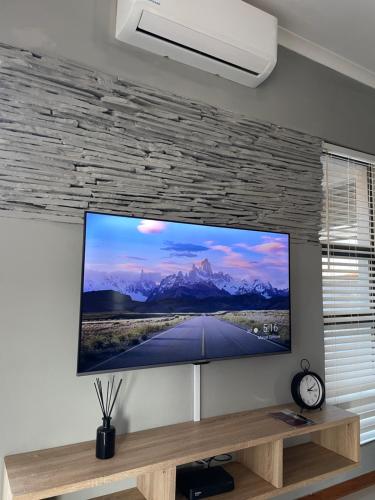 Shared lounge/TV area, Grey Net in Palapye