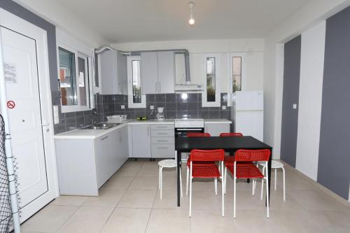 Kitchen, Ammoudia Residence in Ammoudia