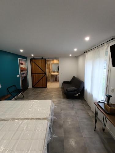 1 queen bed, 1 sofa bed
