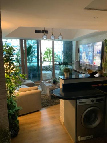 Fully upgraded luxurious one bedroom between Marina and JBR, Dubai (photo 2)