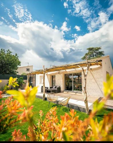 Facilities, Love room jacuzzi La Villa Des Charmes in Vias