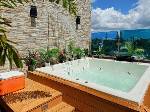 Ultimate Relaxation Private Jacuzzy and premium comfort