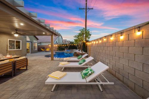 Private Pool & Hot Tub, Games, Firepit by MariamsBnb, Индио (фото 3)