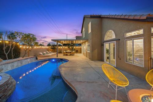 Private Pool & Hot Tub, Games, Firepit by MariamsBnb, Индио (фото 7)