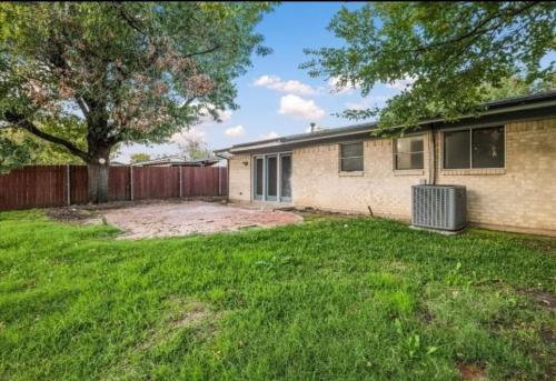 Sweet Haven Near Airport, Restaurants Plus Car Rental Available Upon Request in Irving, USA