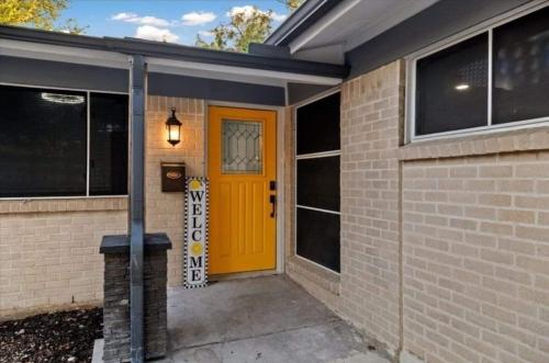 Sweet Haven Near Airport, Restaurants Plus Car Rental Available Upon Request in Irving, USA