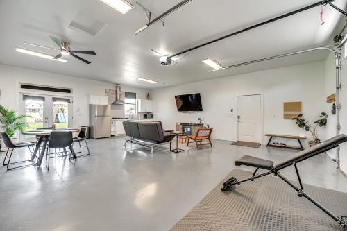 Pasco Studio Vacation Rental Private Patio