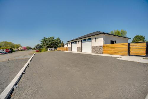 Pasco Studio Vacation Rental Private Patio