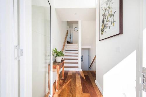 LegaSea Lodge - Pet Friendly Beachfront Plunge Pool in Shellharbour