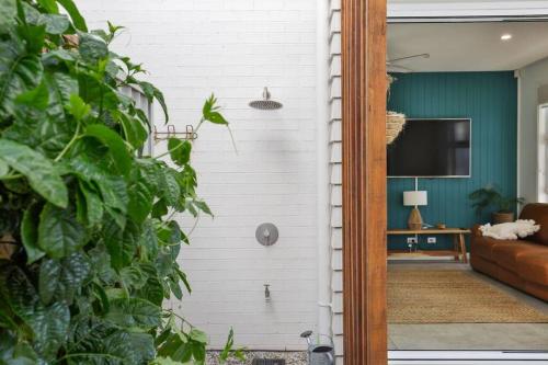LegaSea Lodge - Pet Friendly Beachfront Plunge Pool in Shellharbour