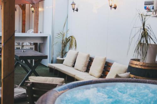 צימר פלטינום - צימר עם בריכה וג'קוזי פרטיים בערד in อาราด