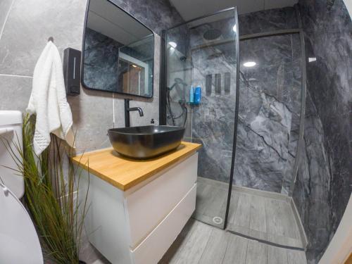 צימר פלטינום - צימר עם בריכה וג'קוזי פרטיים בערד in อาราด