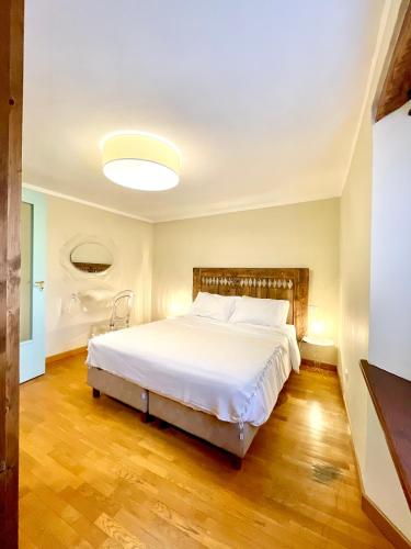 1 queen bed, 1 sofa bed
