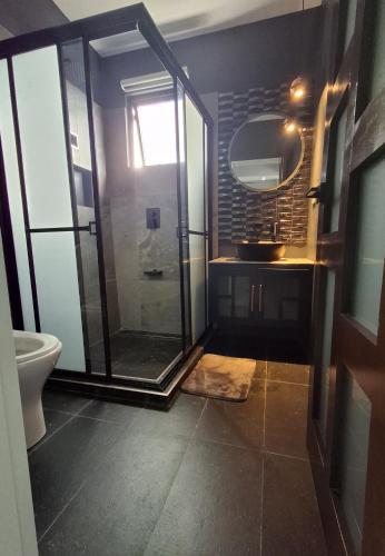 Zuhanyzó, Emerald at SAGE in Crown Point