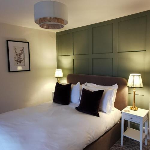 1 double bed, 2 twin beds