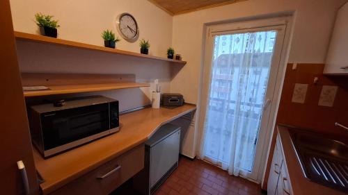 virtuve, Blackjulie Ferienwohnung im Schwarzwald mit Balkon und Parkplatz ruhig in St. Georgen