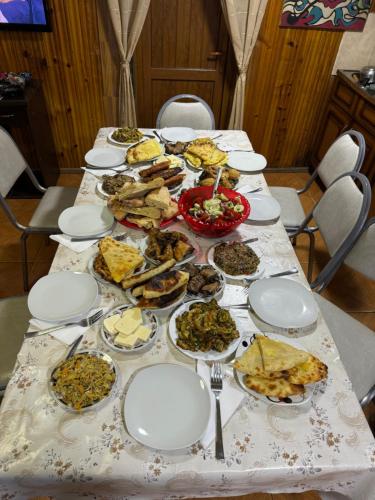 Ēdiens un dzērieni, Shorena's Homestay in Bagvdanari