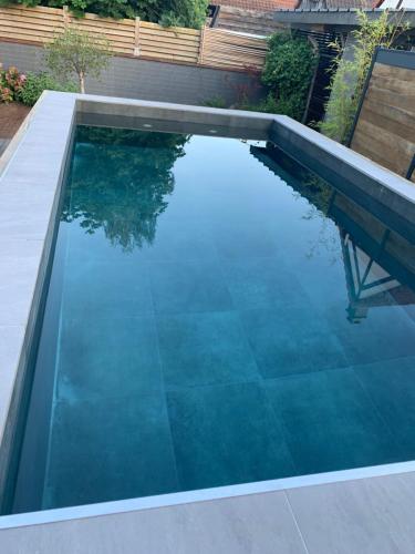 泳池, La Dolce vita in 聖莫薩