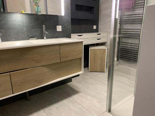 浴室, La Dolce vita in 聖莫薩