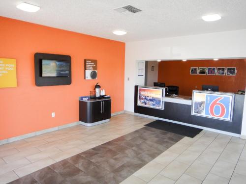 Motel 6-Clinton OK - image 3