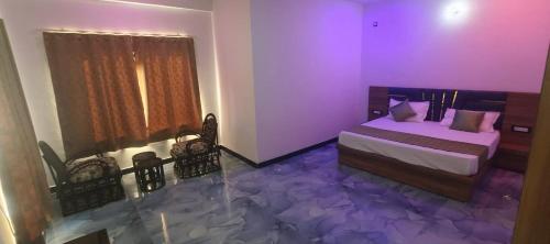 1 queen bed, 2 twin beds