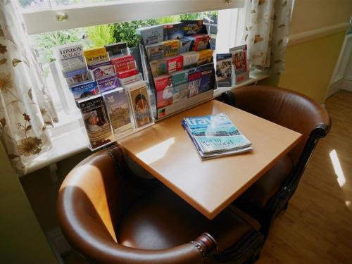 The Gresham Hotel - image 2