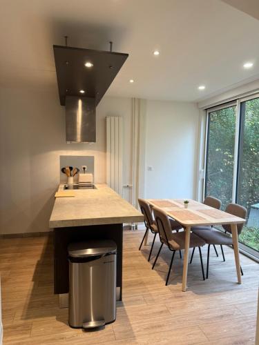 Bel appartement avec terrasse et jardin in 沃勒佩尼