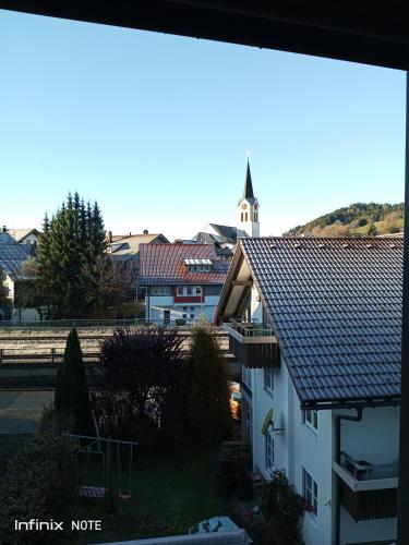 Allgäu Vibes OberstaufenPLUS bei Rosi - Bahnhof & Bergblick