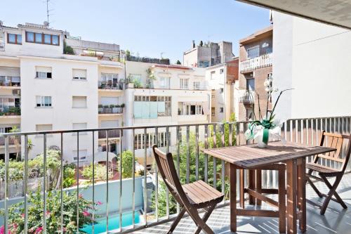 Two-Bedroom Apartment with Balcony and Terrace image 10