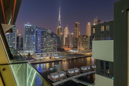 The Burj and Canal Views, Dubaj (zdjęcie 3)