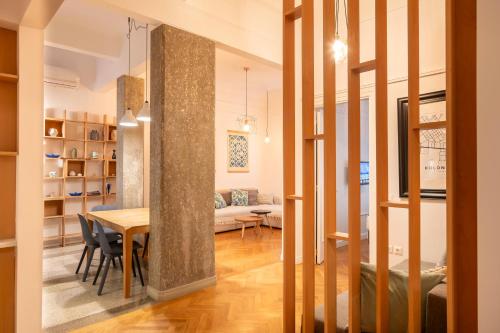 Historic 2BR Oasis in Kolonaki, Athen