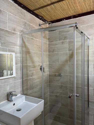 淋浴, The Halfway House, Headlands in 鲁瓦